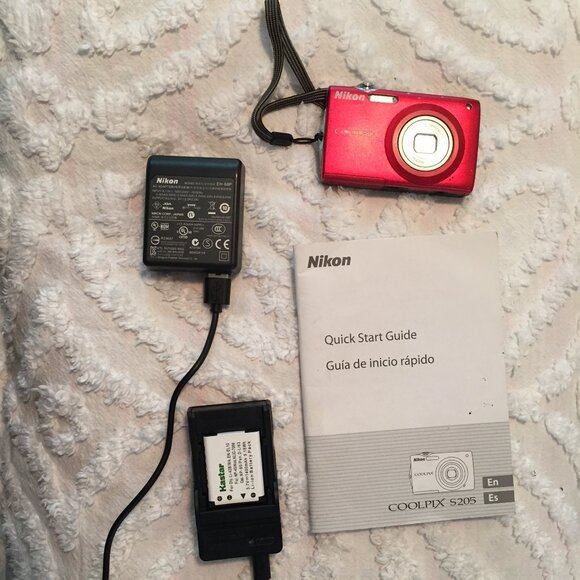 Nikon COOLPIX S205 12.0MP Digital Camera Red w/2 Batteries & Kaster Charger - Picture 1 of 16